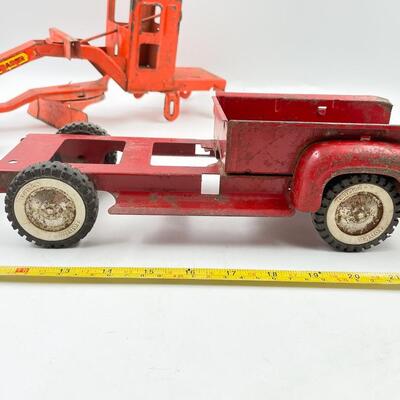 VINTAGE METAL TOY TRUCK PARTS & PIECES LOT - STRUCTO, TONKA, LUMAR