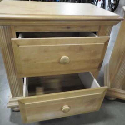 2 Matching Light Wood End Tables, Florida Furniture Industries