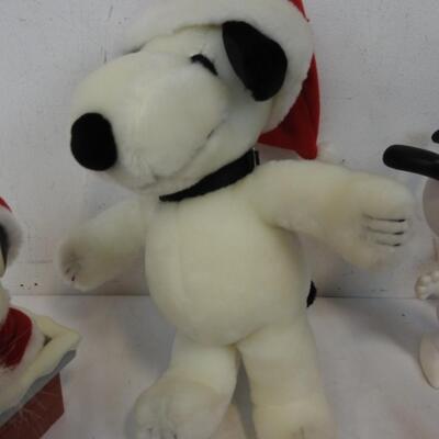 7 pc Holiday Snoopy: Piano's Work, Snoopy Stuffed Animal