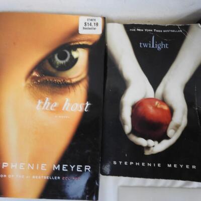 4 Stephanie Meyers Novels, Twilight Books to The Host