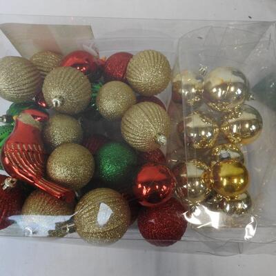 10+ Christmas Lot: Ornaments, Wreath, Small Tree Table Decor