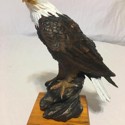 Eagle on wood platform
