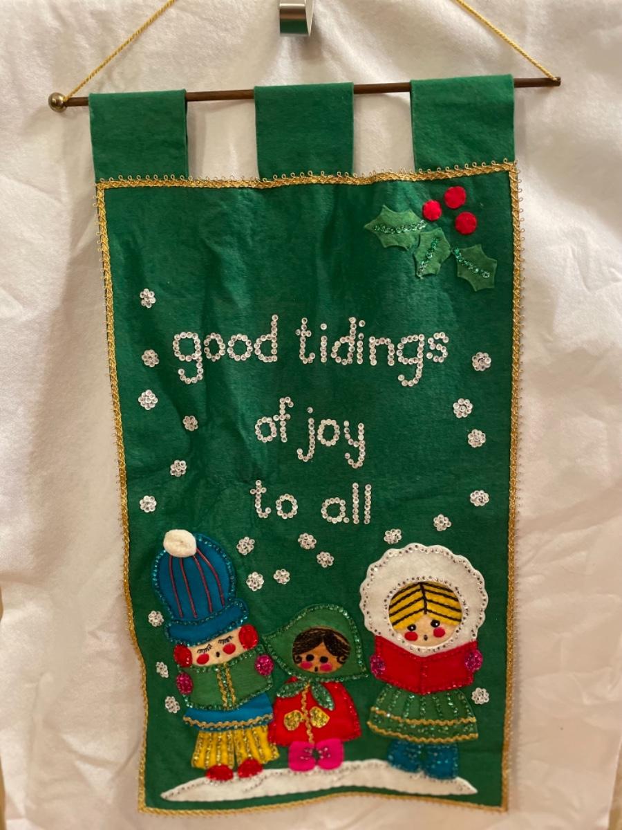 ST VINTAGE HOLIDAY WALL HANGING