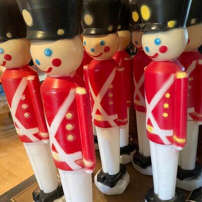 ST VINTAGE BLOW MOLD SOLDIERS