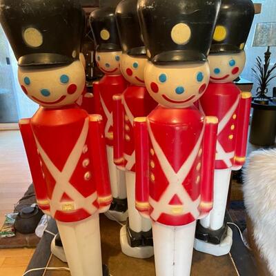 ST VINTAGE BLOW MOLD SOLDIERS