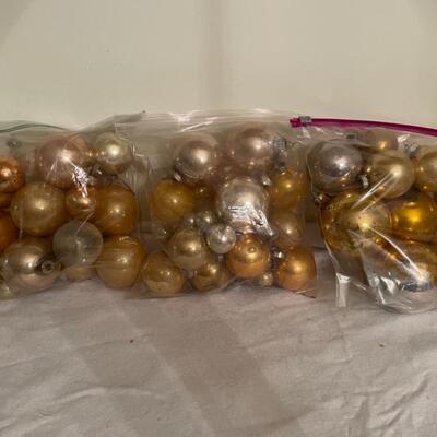 ST VINTAGE BULK GOLD AND SILVER ORNAMENTS