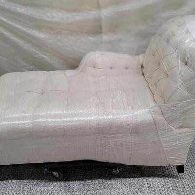 BUTERA SETTEE TUFTED CREAM LINEN ON CASTERS