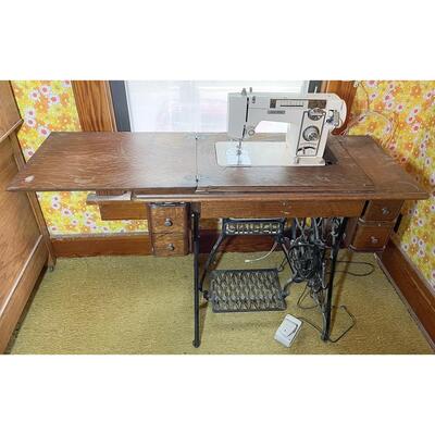 ANTIQUE SINGER SEWING TABLE & VOGUE STITCH SEWING MACHINE