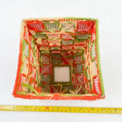 VINTAGE NEEDLEPOINT TISSUE BOX COVER