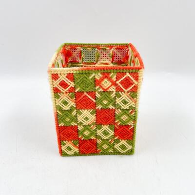 VINTAGE NEEDLEPOINT TISSUE BOX COVER