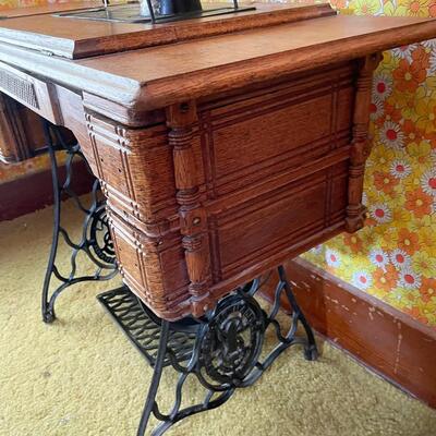 ANTIQUE SINGER SEWING CABINET & SINGER SPHINX SEWING MACHINE