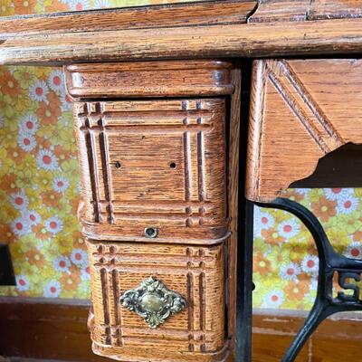 ANTIQUE SINGER SEWING CABINET & SINGER SPHINX SEWING MACHINE