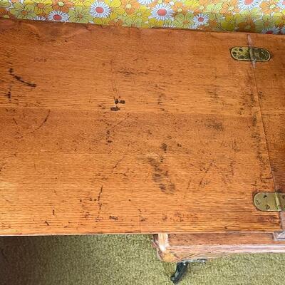 ANTIQUE SINGER SEWING CABINET & SINGER SPHINX SEWING MACHINE