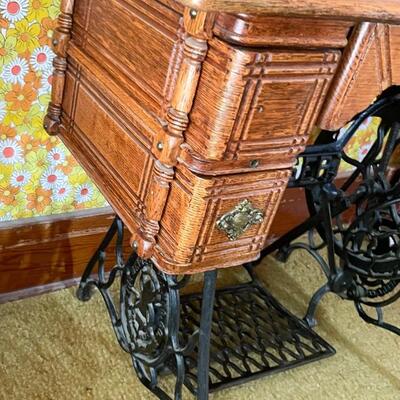 ANTIQUE SINGER SEWING CABINET & SINGER SPHINX SEWING MACHINE