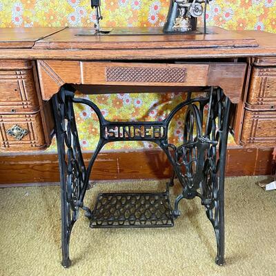 ANTIQUE SINGER SEWING CABINET & SINGER SPHINX SEWING MACHINE