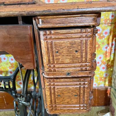 ANTIQUE SINGER SEWING CABINET & SINGER SPHINX SEWING MACHINE