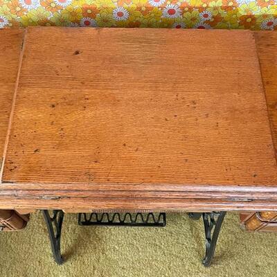 ANTIQUE SINGER SEWING CABINET & SINGER SPHINX SEWING MACHINE