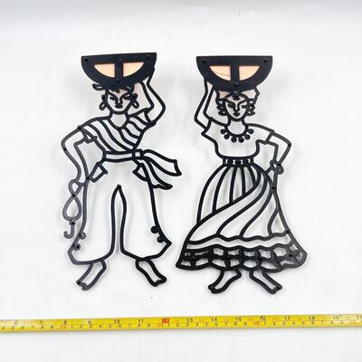 13â€ PLASTIC MAN & WOMAN W/BOWLS WALL DECOR
