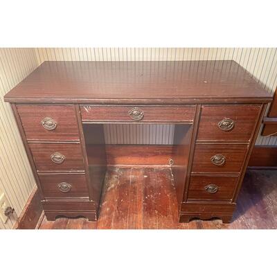 VINTAGE SOLID WOOD 7-DRAWER KNEEHOLE DESK