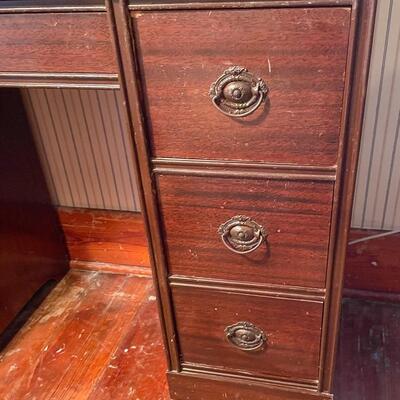 VINTAGE SOLID WOOD 7-DRAWER KNEEHOLE DESK