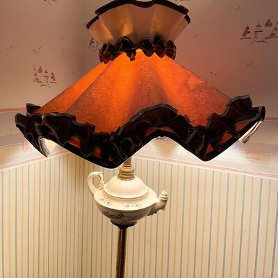 VINTAGE TEAPOT CERAMIC & BRASS LAMP W/ RUFFLED SHADE