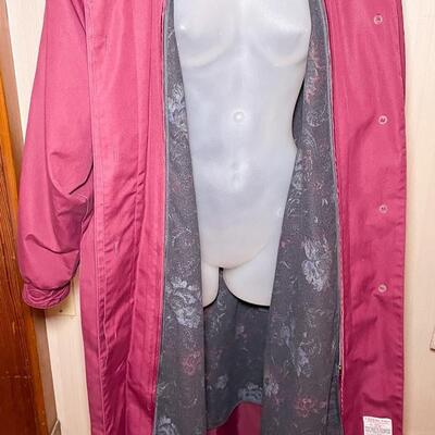 VINTAGE LONDON FOG MAINCOATS MAROON TRENCH COAT - WOMENâ€™S 8 REG