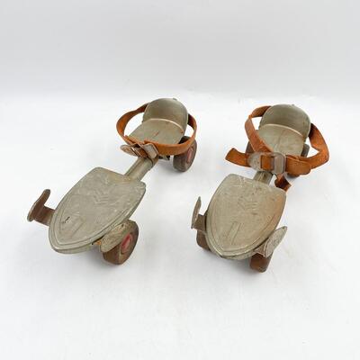 VINTAGE METAL ROLLER SKATES