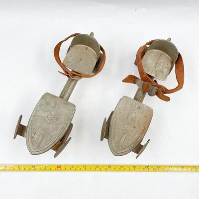 VINTAGE METAL ROLLER SKATES