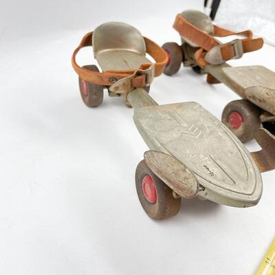 VINTAGE METAL ROLLER SKATES
