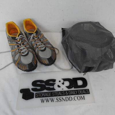 Size 10 Sprinting Cleats W/ Spikes and Climbing Harness, Size S