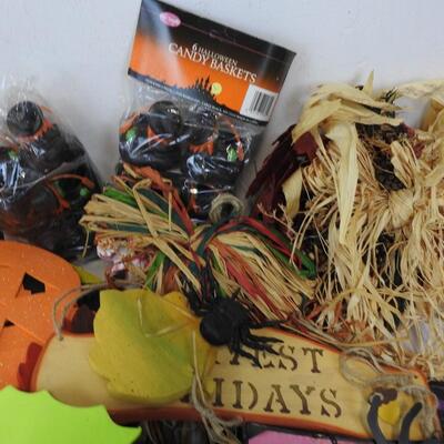 15+ Halloween/Fall Decor: Candy Baskets, Wall Decor