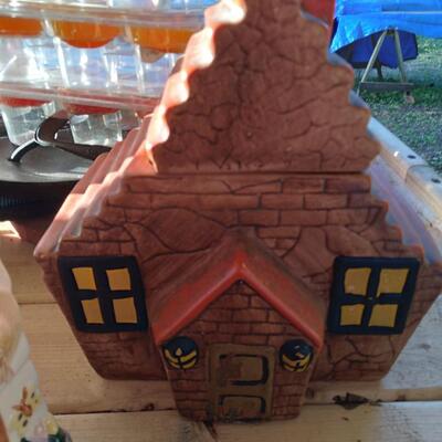 Log cabin cookie jar