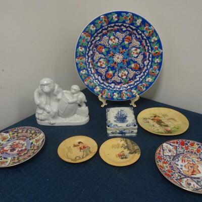 LOT 93. HOME DECOR AND PLATES