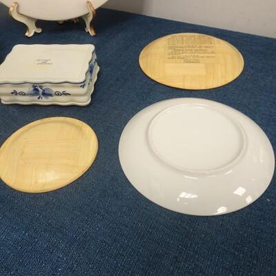 LOT 93. HOME DECOR AND PLATES