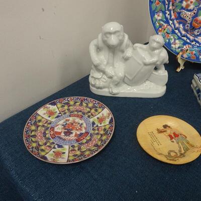 LOT 93. HOME DECOR AND PLATES