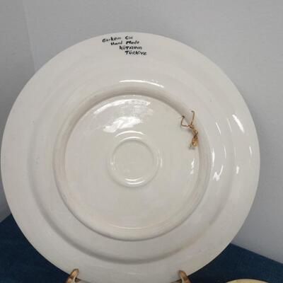 LOT 93. HOME DECOR AND PLATES