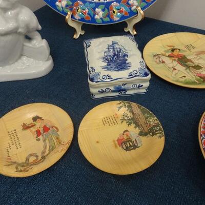 LOT 93. HOME DECOR AND PLATES