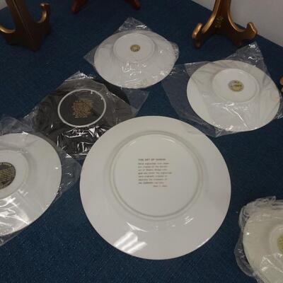 LOT 94 CHOKIN HOME DECOR PLATES
