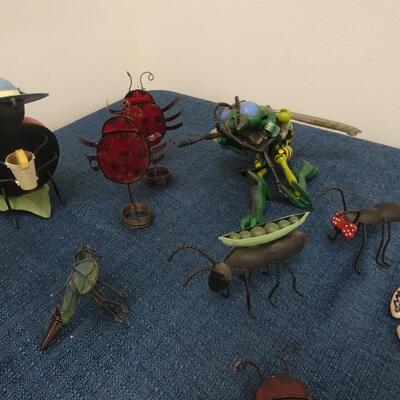 LOT 95. HOME DECOR AND DECORATIVE BUGS