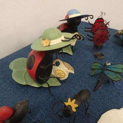 LOT 95. HOME DECOR AND DECORATIVE BUGS