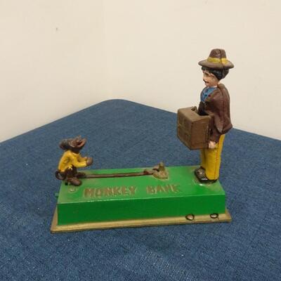 LOT 98.  VINTAGE DIE CAST METAL MONKEY BANK