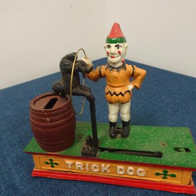 LOT 99.  VINTAGE DIE CAST METAL TRICK DOG  BANK