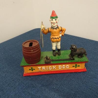 LOT 99.  VINTAGE DIE CAST METAL TRICK DOG  BANK