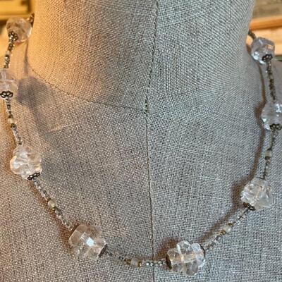 ST VINTAGE CLEAR GLASS NECKLACE