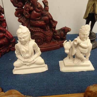 LOT 106. COLLECTION OF HOME DECOR