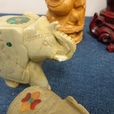 LOT 106. COLLECTION OF HOME DECOR