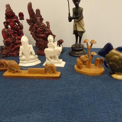 LOT 106. COLLECTION OF HOME DECOR