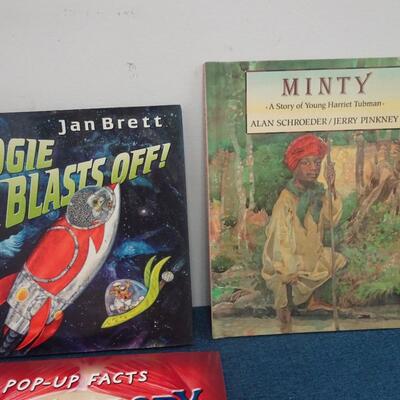 LOT 110  COLLECTION OF KIDS BOOKS