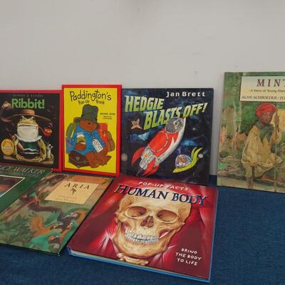 LOT 110  COLLECTION OF KIDS BOOKS