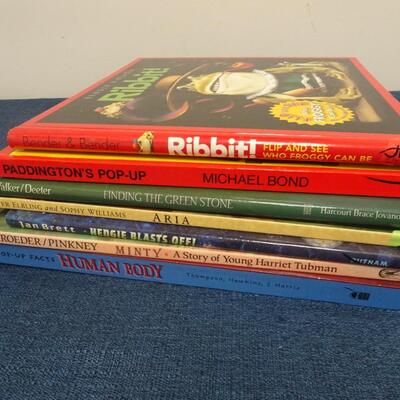 LOT 110  COLLECTION OF KIDS BOOKS